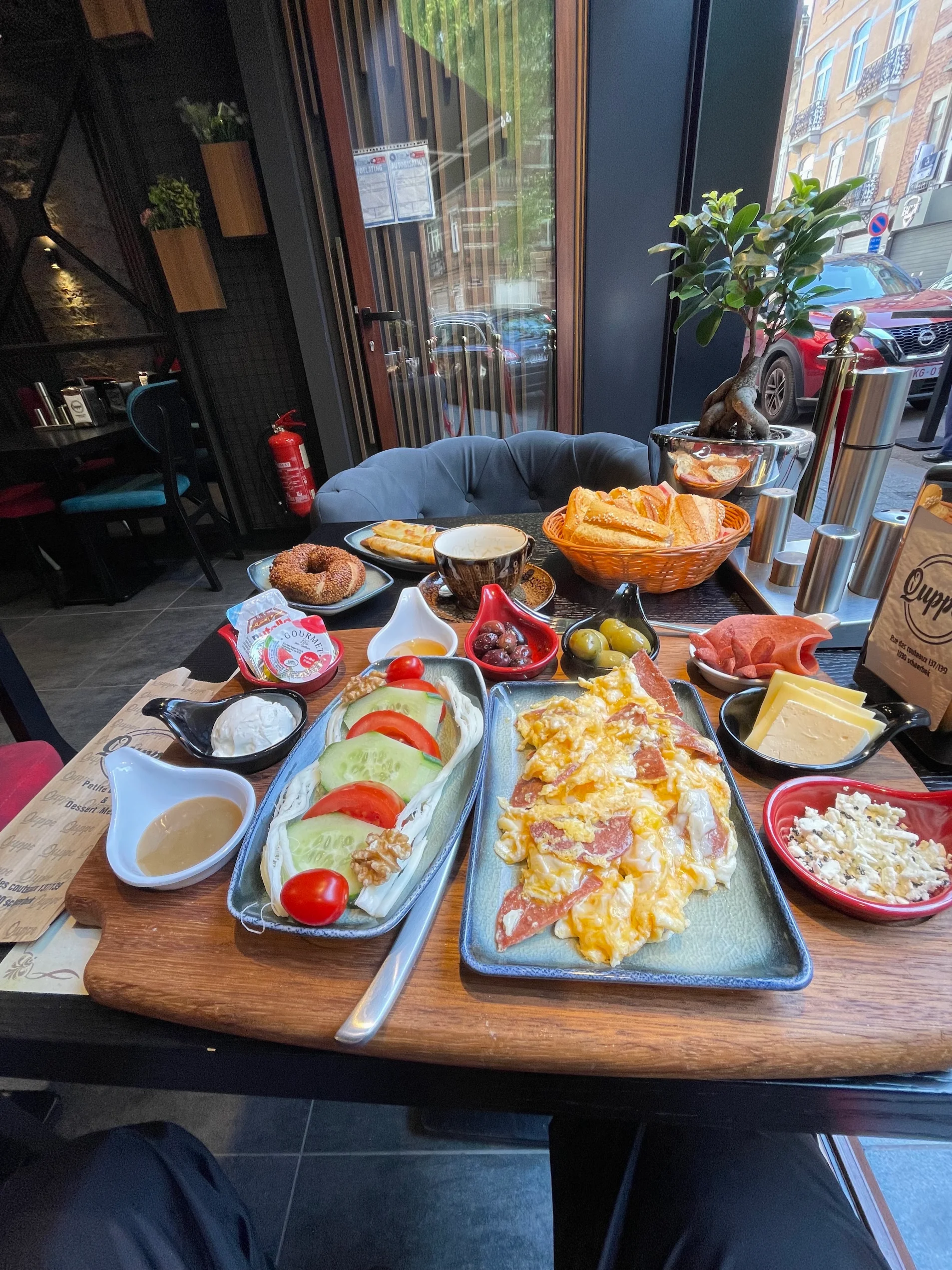 Sucuklu yumurta Menemen turc fait maison pour petit-déjeuner à Schaerbeek